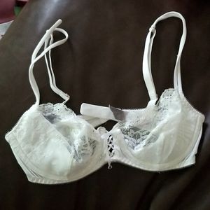 Victoria's Secret Unlined Demi Bra 32C